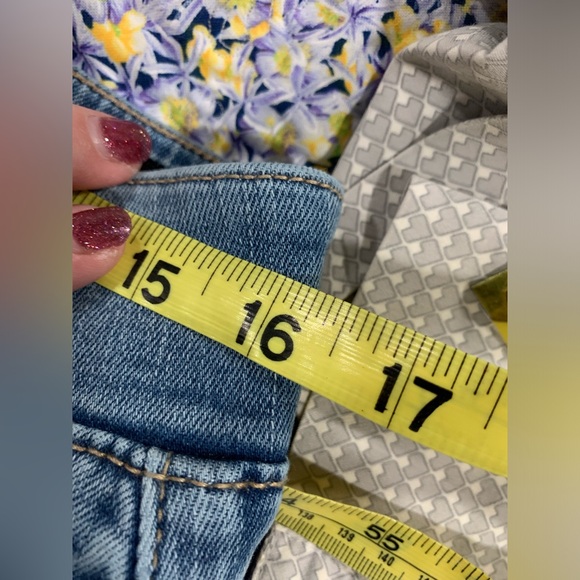 Light wash Maurices jeans - Picture 3 of 4